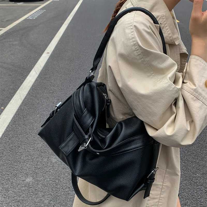 Large Capacity Soft Leather Tote Bag Fashion Belt Buckle Handbag New Shoulder Messenger Bag Retro Hot Girl Motorcycle BagW251118