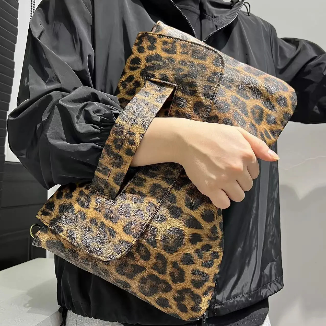 Ladies fashionable retro leopard print handbag personalized high-capacity set official document shoulder bag 250417