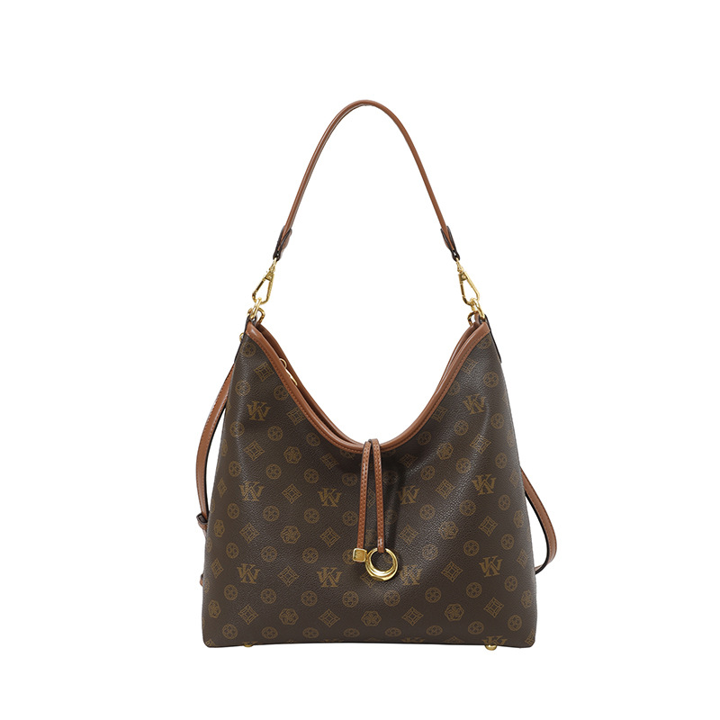 Envelope Crossbody Bag: Fashionable Casual Shoulder Bag with Wide Strap and Chain Detail