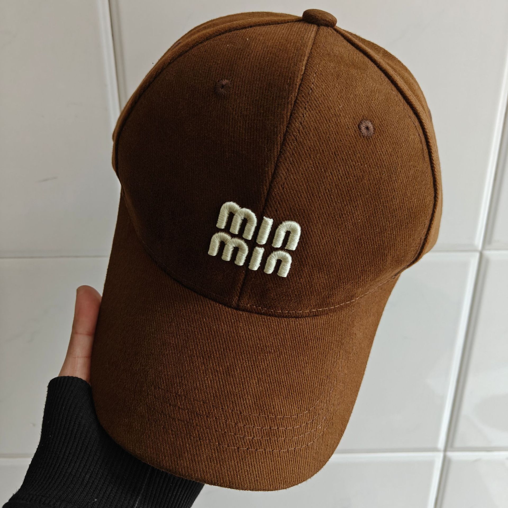 Designer hat free shipping 2025 new fashionable embroidered letter baseball cap UV resistant duckbill cap for women