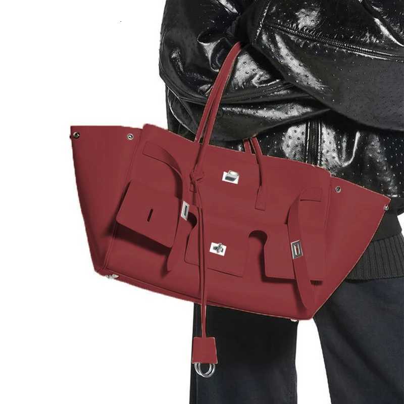 Brand New Large Capacity Tote Bag Luxury Fashion Handbag Buckle Design Shoulder Bag Fashion Casual Clutch Versatile Travel BagW251118