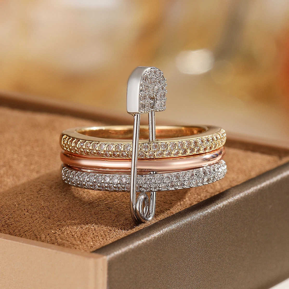 A Three-Ring Ring Fixed With A Paper Clip Made Of Copper And Inlaid With Zircon With A Unique Street Style 250415