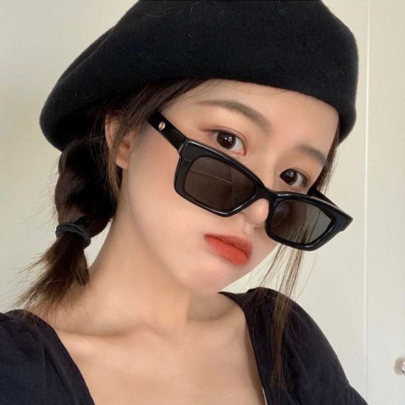 Hot selling 2025 summer free shipping fashionable women sunglasses designer black white outdoor retro popular sunglasses
