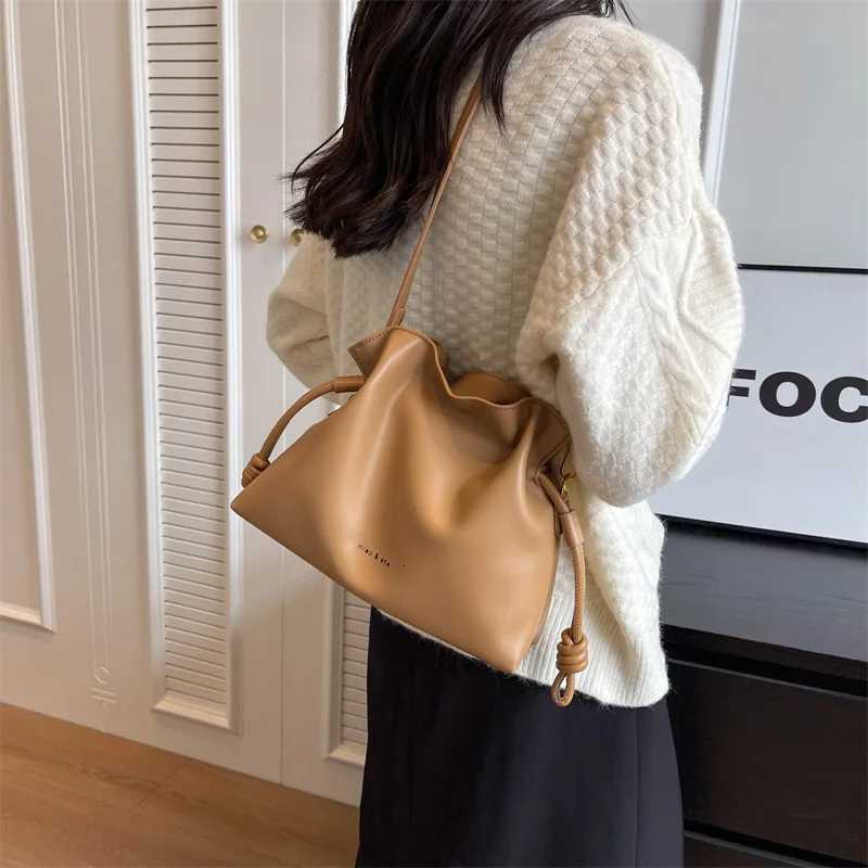 Fashion Women Bag Drawstring PU Leather Bucket Bag Solid Color Hand Purses Sac Pleated Cloud Shoulder Bag Commute Crossbody BagsW251118