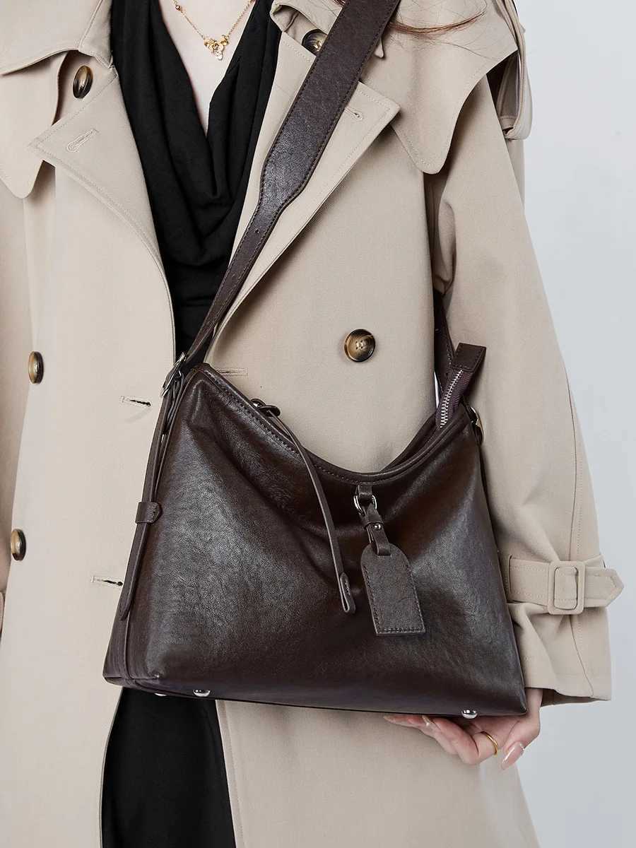 Womens Large Capacity Shoulder Bag armpit bag Ladies Genuine Leather Commuter Shopper Bags High Quality Luxury Handbag Big toteW251118