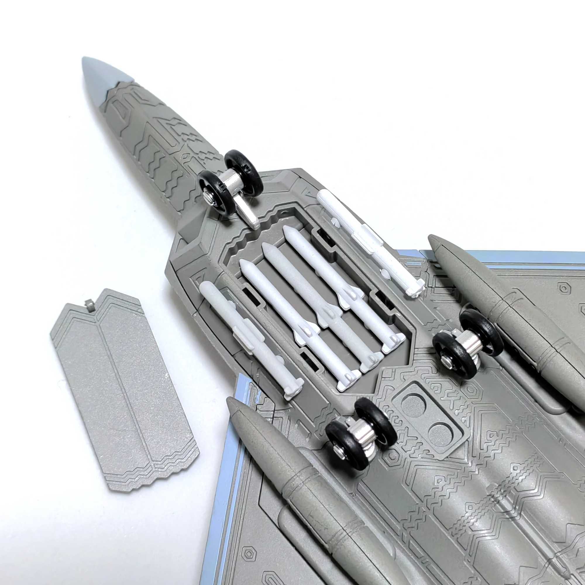 F-22 Fighter 1/100 Scale Assembly Plastic Model airplane including base Home placement collection and decoration Gift C251118