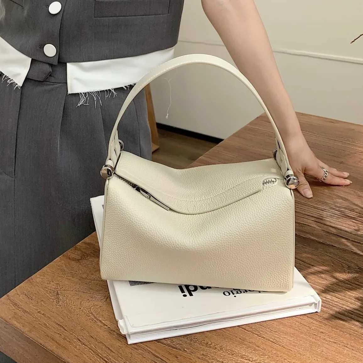 New Elegant Stylish Beige Color Commuter Tote First Layer Cow Leather Womens Handbag White-collar Worker Manage Shoulder BagW251118