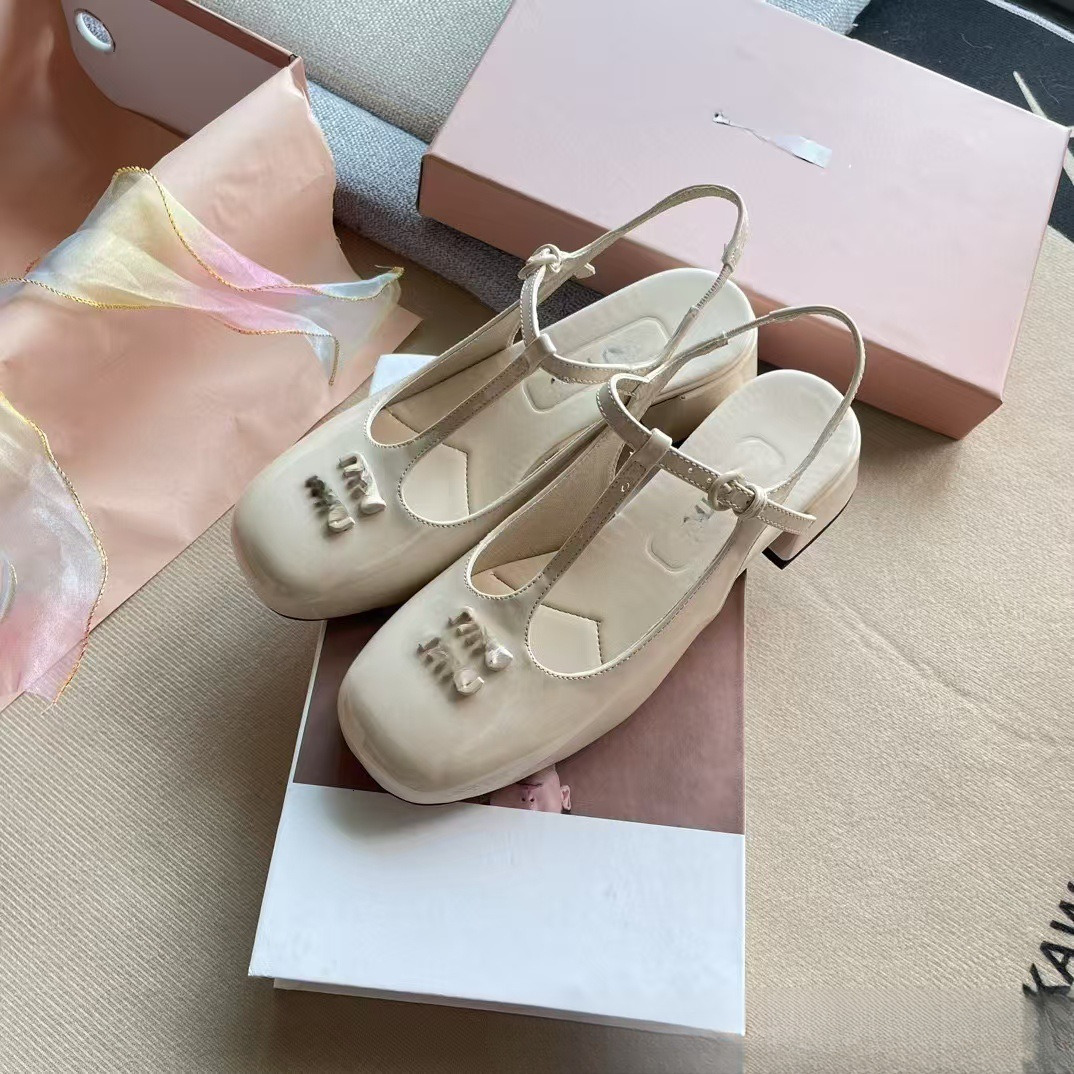 2025 Designer Fashion New High Heel Single Shoe Style Versatile Casual Shoes