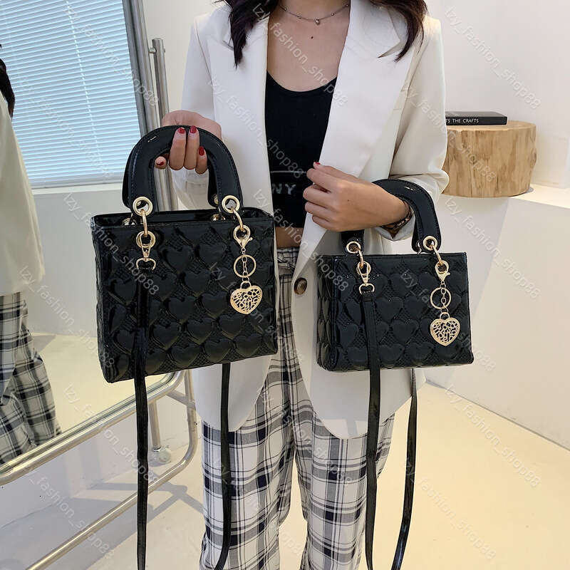 Designer Shoulder Bags Red Love Patent Leather Bright Surface Handbag High-end Design Sense Wedding Bag Women's Fashion All-matching Crossbody free shipping 01