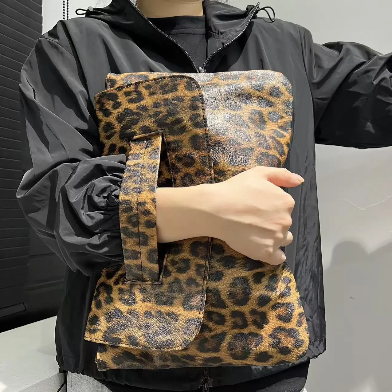 Ladies fashionable retro leopard print handbag personalized high-capacity set official document shoulder bag 250417