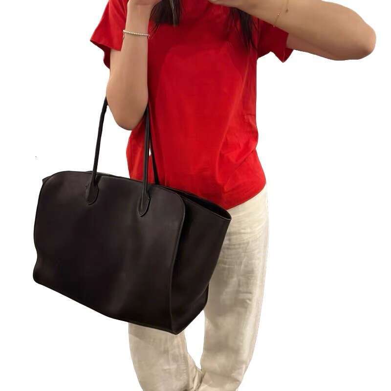2025 New Internet Celebrity Same Style Large Capacity Fashion Versatile Dark Contrast Design Solid Color Commuter Single Shoulder Tote Bag