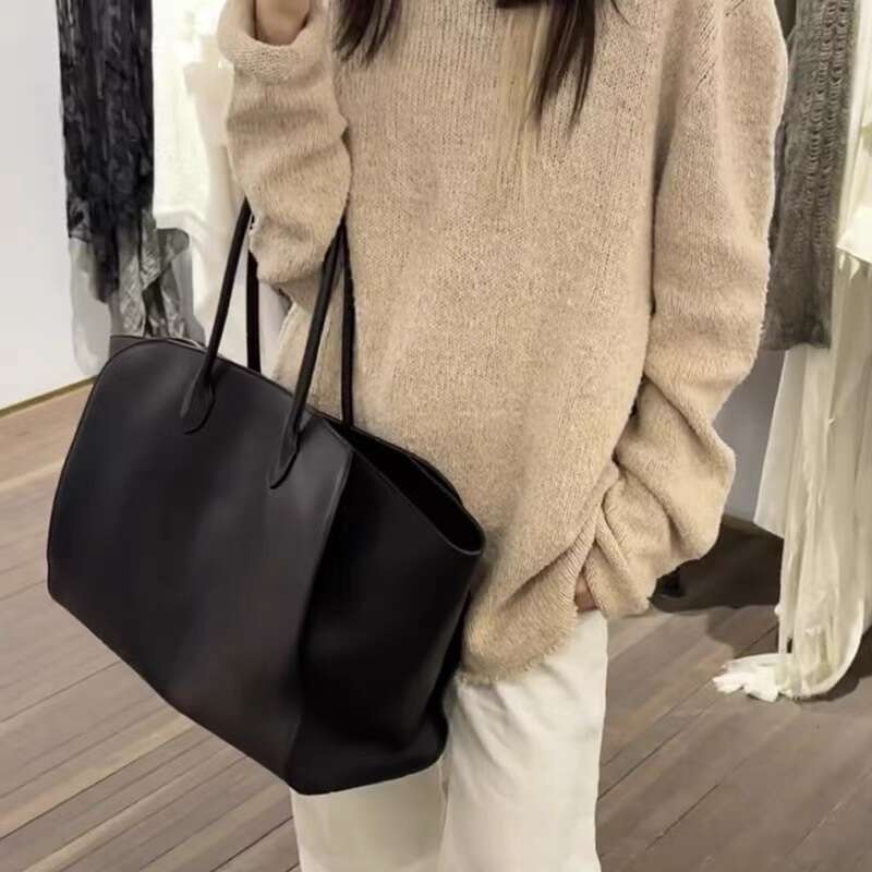 2025 New Internet Celebrity Same Style Large Capacity Fashion Versatile Dark Contrast Design Solid Color Commuter Single Shoulder Tote Bag