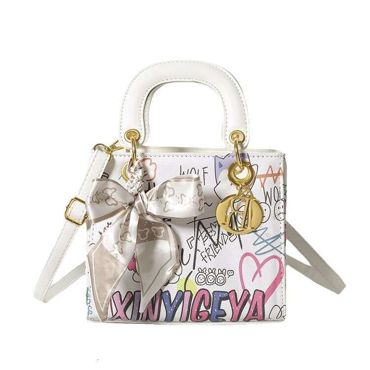 Exquisite Graffiti Fashion Handbag, Women's New Style, Fresh and Stylish, Versatile, Daifei Bag, High Texture, Trendy Crossbody Bag