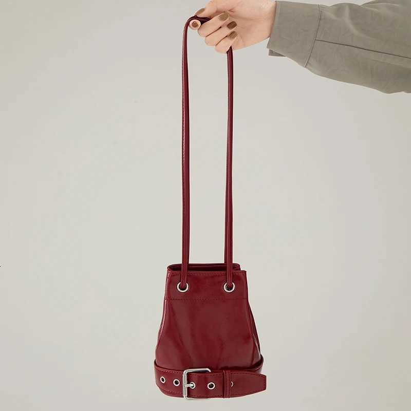 Womens Red Lightweight Bucket Bag Textured Pu Leather Drawstring Crossbody Bags Simple Mini Shoulder Pack Female Shopping PurseW251118