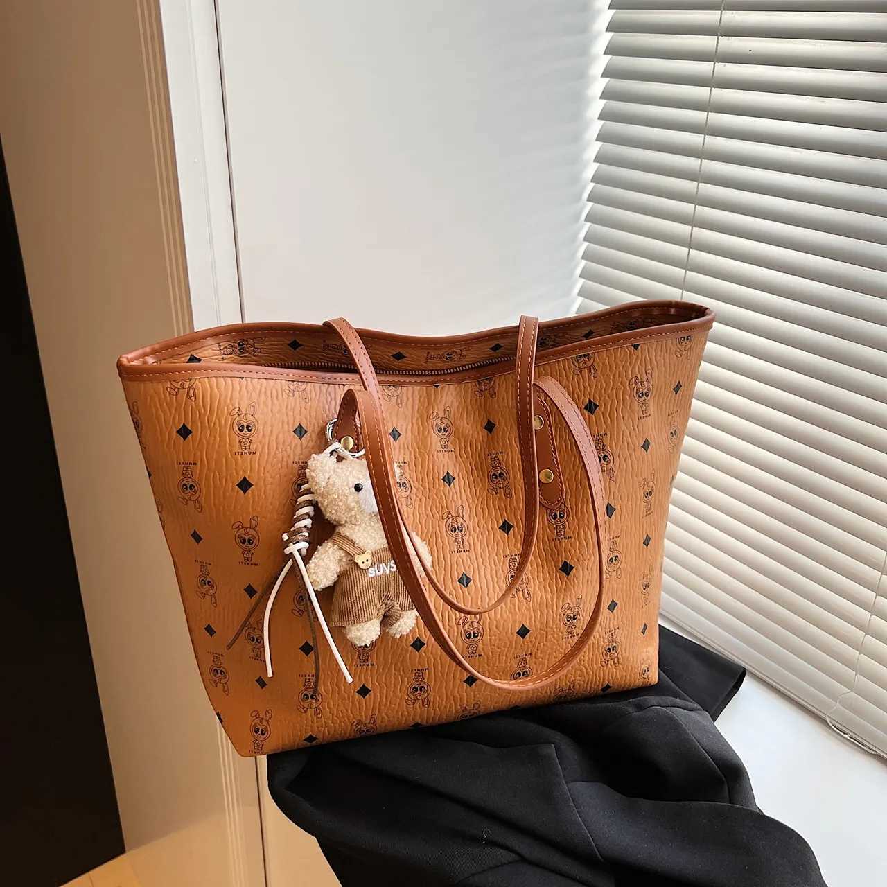 Trendy Commuter Crossbody Bag Women Minimalist Vintage Leather Tote Designer Purse Luxury Solid Color Large Capacity StylishW251118