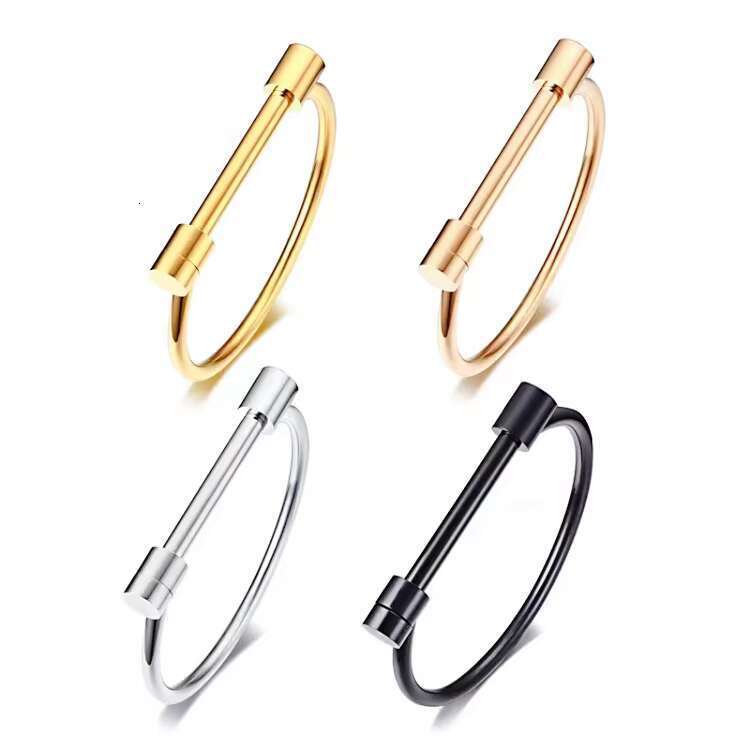 DHcollections Gilded Stainless Steel For Girls, Fashionable Bracelet With Round Chain Hammer Striking Texture Buckle