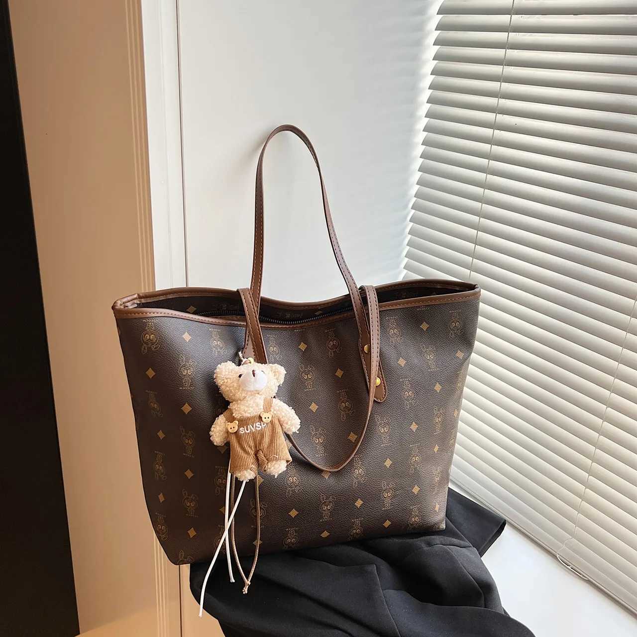 Trendy Commuter Crossbody Bag Women Minimalist Vintage Leather Tote Designer Purse Luxury Solid Color Large Capacity StylishW251118