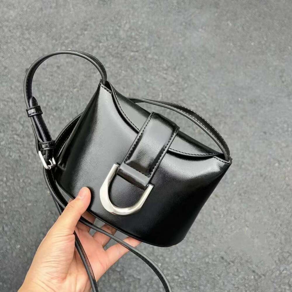 Korean Style PU Leather Retro Bucket Fashion Design Flap Crossbody Bags Solid Color Shoulder Versatile Saddle Bag Travel