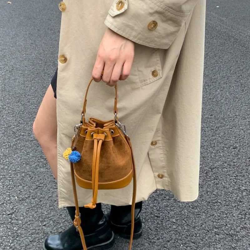 High-End Womens Messenger Bag Made Of Fine Leather Boasting Paris Style And Casual Vintage Elegant LookW251118