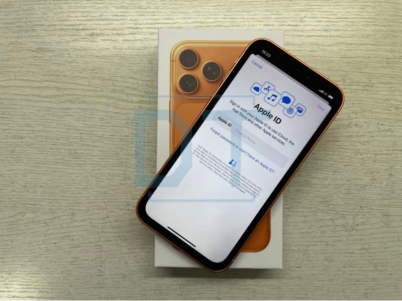unlocked Apple iPhone XR converted to iPhone 17 Pro style phone 4G LTE 17 Pro original box sealed packaging 3GB RAM+256GB ROM OLED screen battery 100%