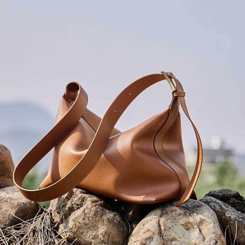 Genuine leather red shoulder bag woman minimalist crossbody bag cowhide handbags female luxury bag Large capacity soft leatherW251118