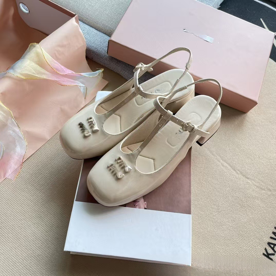 2025 Designer Fashion New High Heel Single Shoe Style Versatile Casual Shoes