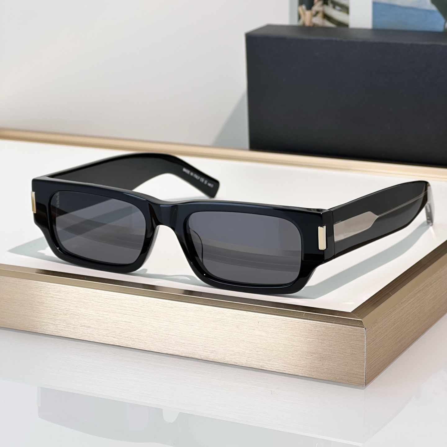 Fashion Sunglasses For Men Women Designer 660 Summer Avant-Garde Goggles Popular Outdoor Traveler and Catwalk Style Anti-Ultraviolet Full Frame Glasses Random Box