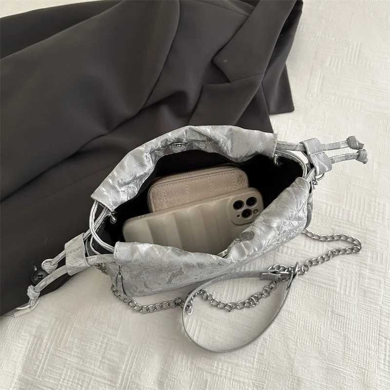 2025 Fashion Women Tote Drawstring PU Leather Bucket Bag Versatile New Handbags Chain Cloud Bag Simple Commute Shoulder BagsW251118