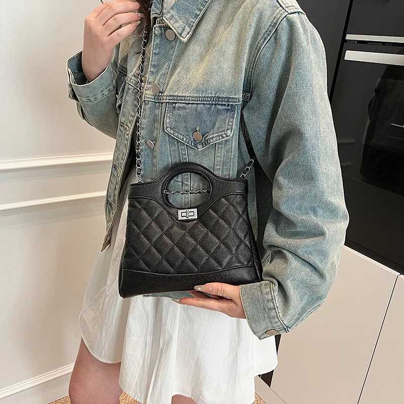 Diamond-Patterned Chain Bag New Ladies Fashion Commuter Tote Versatile Shoulder Crossbody BagW251118