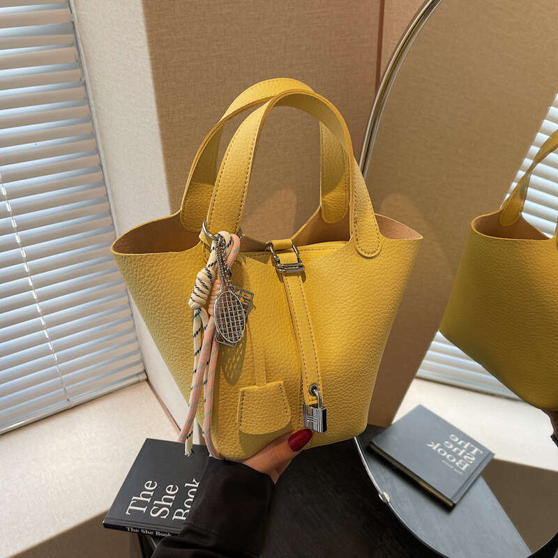 Chick Yellow Bucket Bag 2025 Spring New Single Shoulder Bag, niche and high-end, hand-held vegetable basket bucket bag, internet celebrity