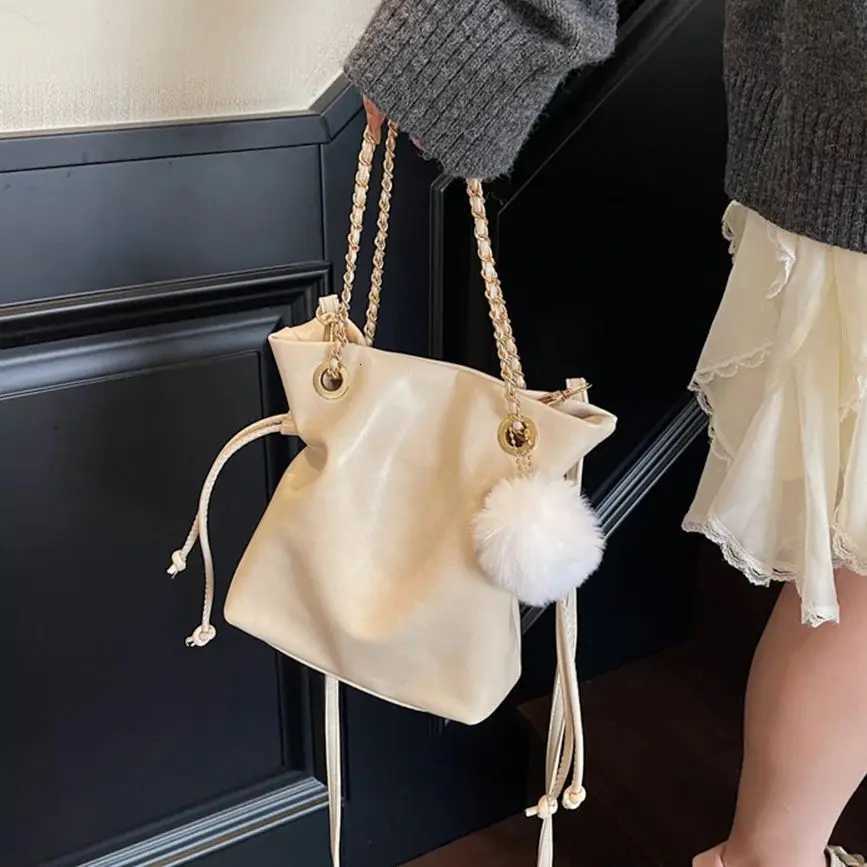 Womens Bag Autumn Chain Shoulder Bucket Bag 2025 New Style PU Leather Drawstring Korean Style Casual Messenger BagsW251118