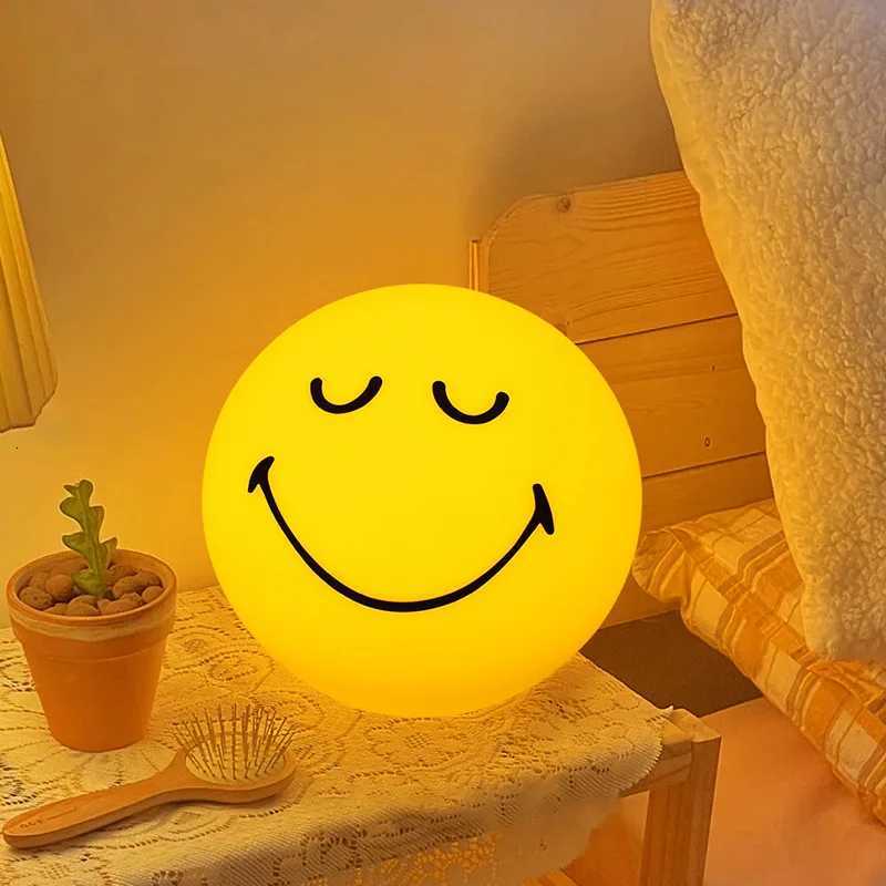 Squint/Wink Sphere Lamp AtmosphereLight Dimmable USB Rechargeable or USB Plug-in Smiling Night Light for Home Decoration M251118