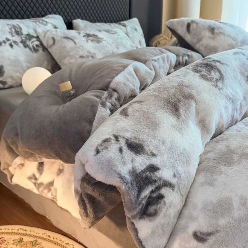 2025 new simple and cute polka dot milk fleece bed four-piece set autumn and winter thickened warm bedding four-piece setM251118