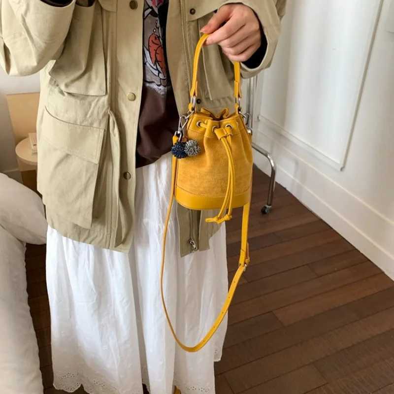 Ladies Tote Bag Made Of Premium Leather Boasting Trendy Design And Famous Commuter Vintage LookW251118