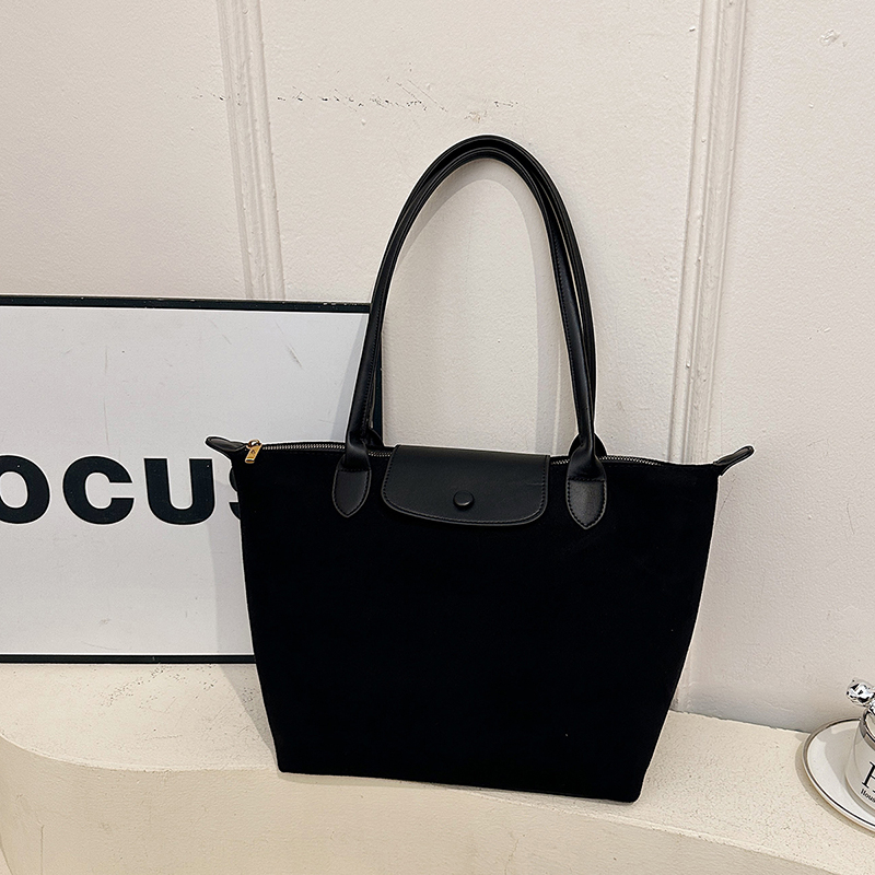 2025 Spring New Women's Fashion Versatile Large Capacity Leisure Simple Commuter Shoulder Bag for College Students Simple High end Classic Luxury