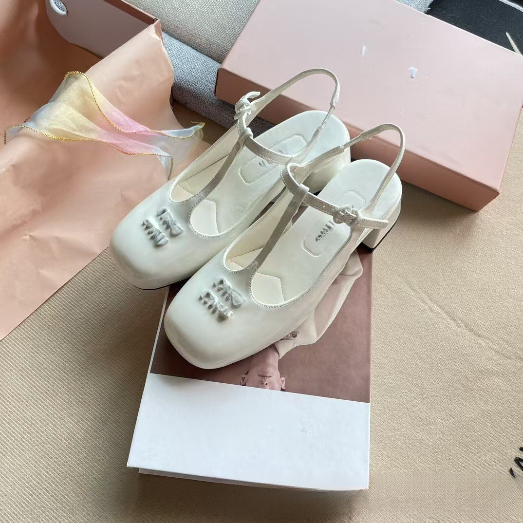 2025 Designer Fashion New High Heel Single Shoe Style Versatile Casual Shoes