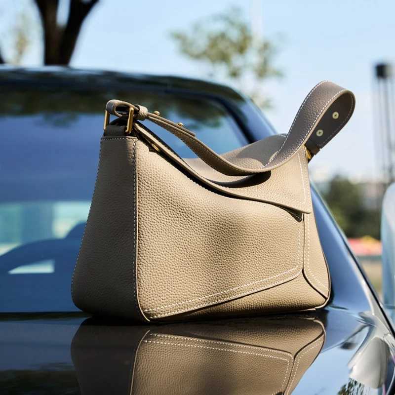 Single-Shoulder Underarm Geometric Bag Womens Full-Grain Cowhide Crossbody Commuter Bag Soft Irregular Shape Large CapacityW251118