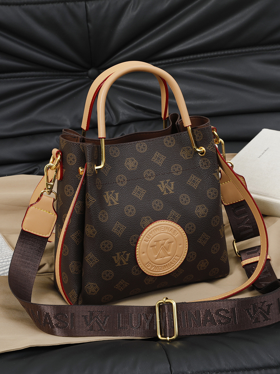 Lacel UrwebinDesigner bag Classic flip top handbag High quality sheepskin made with metal chain style shoulder bag CF handbag Fashionable crossbody bag