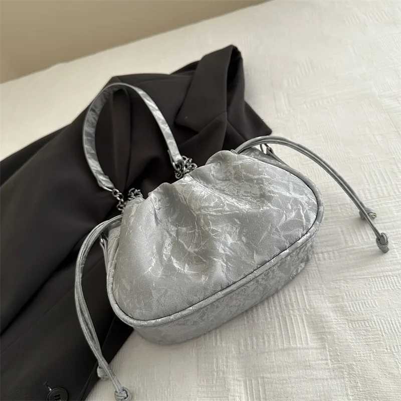 2025 Fashion Women Tote Drawstring PU Leather Bucket Bag Versatile New Handbags Chain Cloud Bag Simple Commute Shoulder BagsW251118