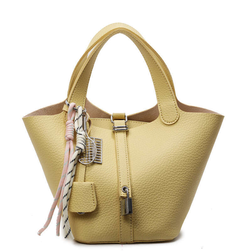 Chick Yellow Bucket Bag 2025 Spring New Single Shoulder Bag, niche and high-end, hand-held vegetable basket bucket bag, internet celebrity