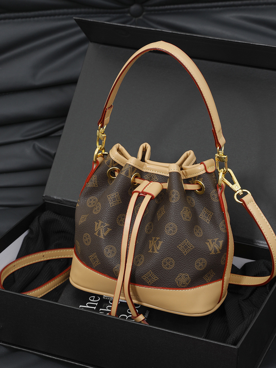 LUYIWEINASI Shopping Tote Shoulder Bags for women men Printed Plaid Chain Square Crossbody Going out and travel Versatile Trendy Two-Piece Small Bag