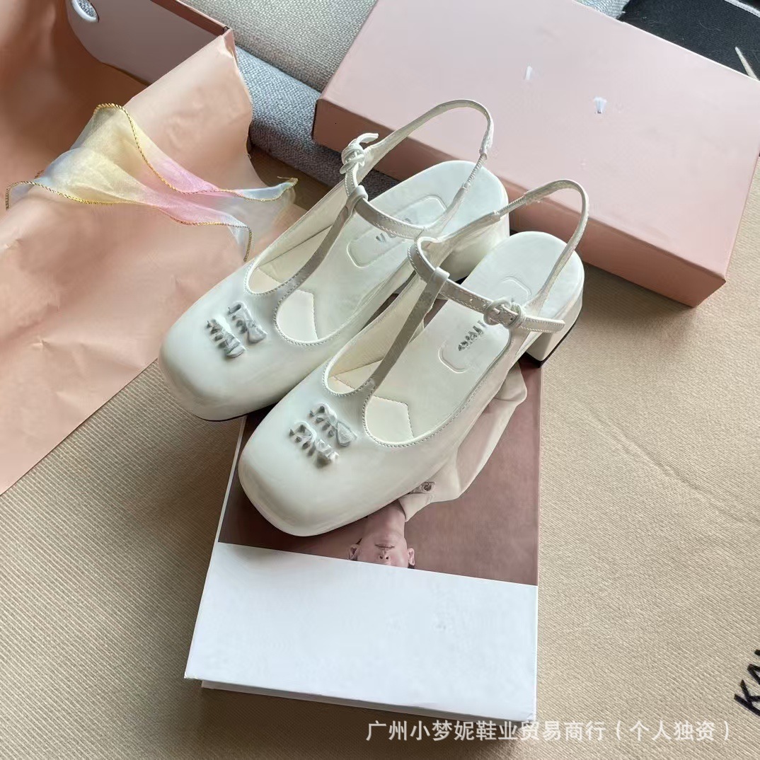 2025 Designer Fashion New High Heel Single Shoe Style Versatile Casual Shoes