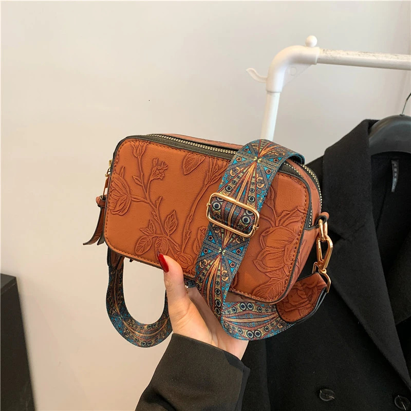 Retro Embossed Craft Camera Bag Womens Wide Shoulder Strap Oblique Shoulder Bag 250417