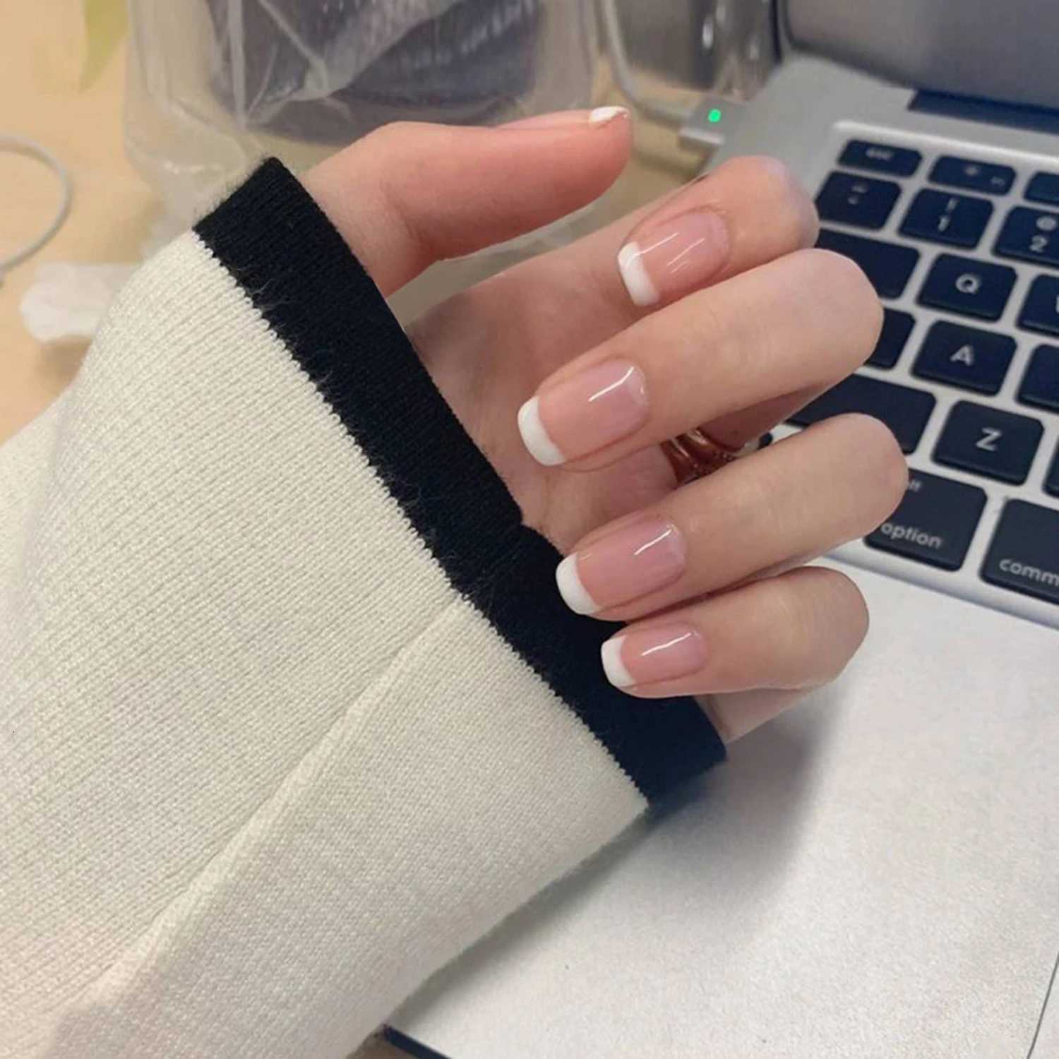 24pcs French White Side False Nails Wearable Rhinestone Desgin Fake Nails Short Simple Nail Full Cover Nail Tips Press On NailsT251118T251119