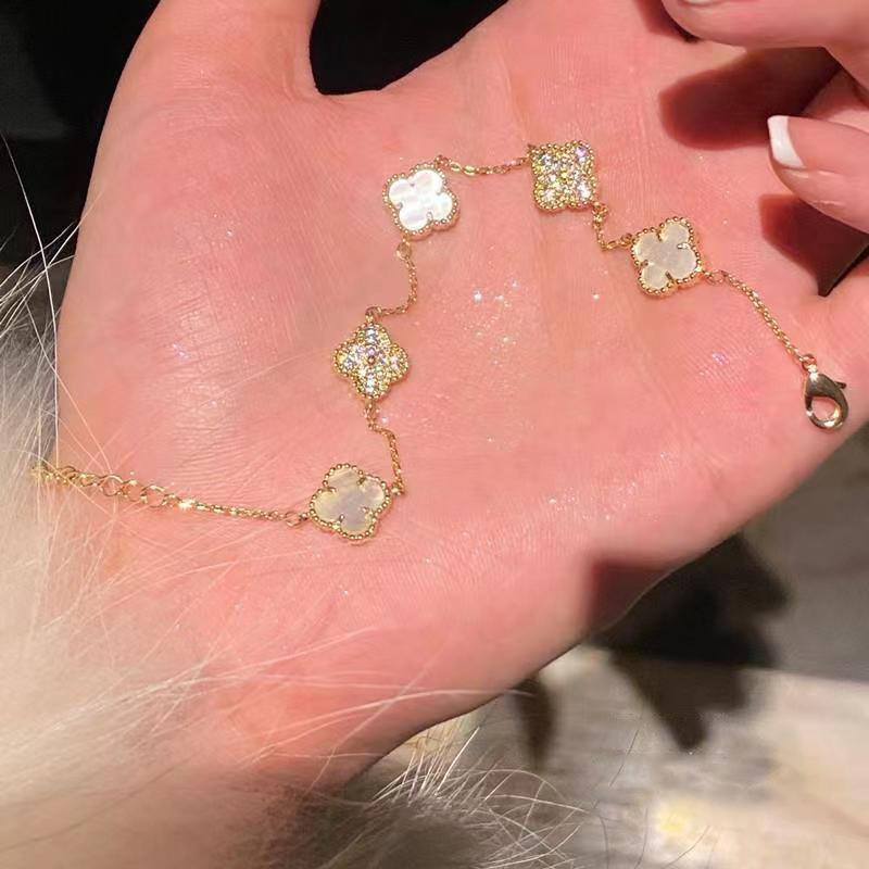 2025 New Light - luxury Four - petal Flower Bracelet: A Stylish and Sophisticated Accessory with Exquisite Design