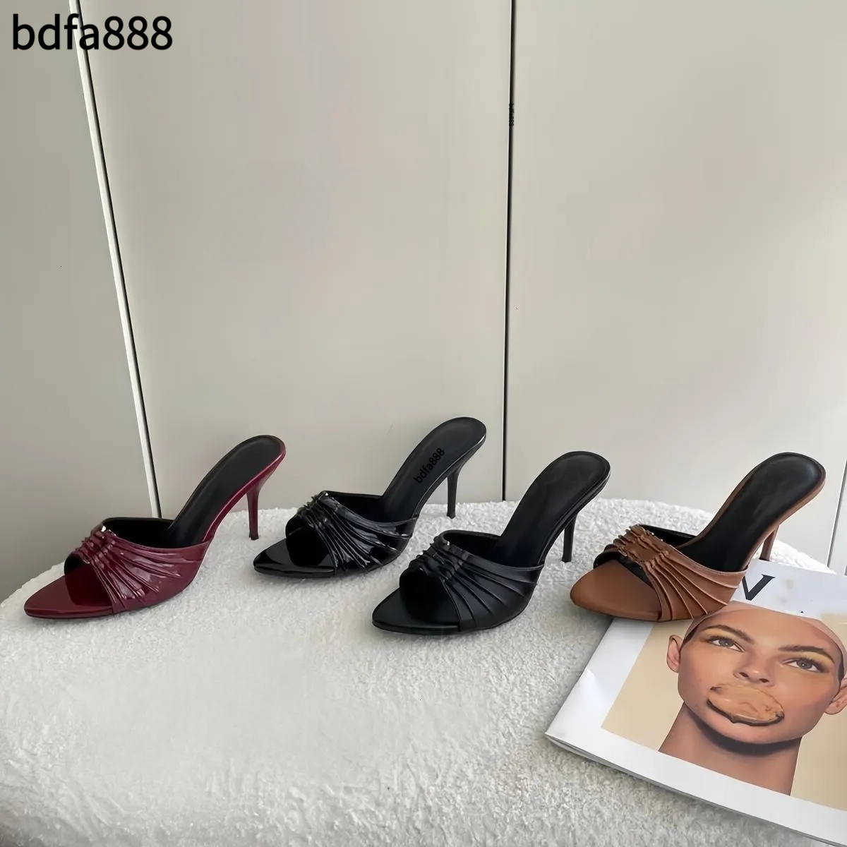 OPYUM High Heels Women Open Toe Stiletto Heel 8.5cm Classic Metal Letters Sandal Fashion Stylist Shoes Dust BABYLONE MULES Designer women's shoes