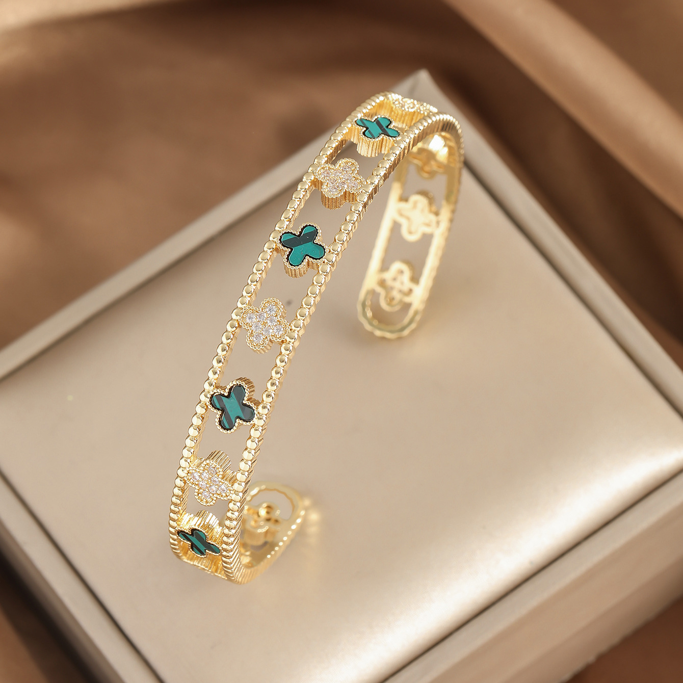 Jewellery Bracelet Rose Gold Plated Delicate Crystal Open Heart Eternal Knot Adjustable for Romantic Anniversary Birthday Party Gift High Quality Text