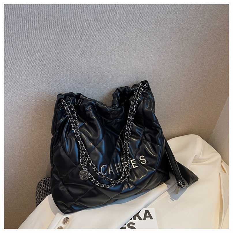 High quality designer bags Lingge Chain New Large Capacity Casual Versatile Shoulder Garbage Womens Bag