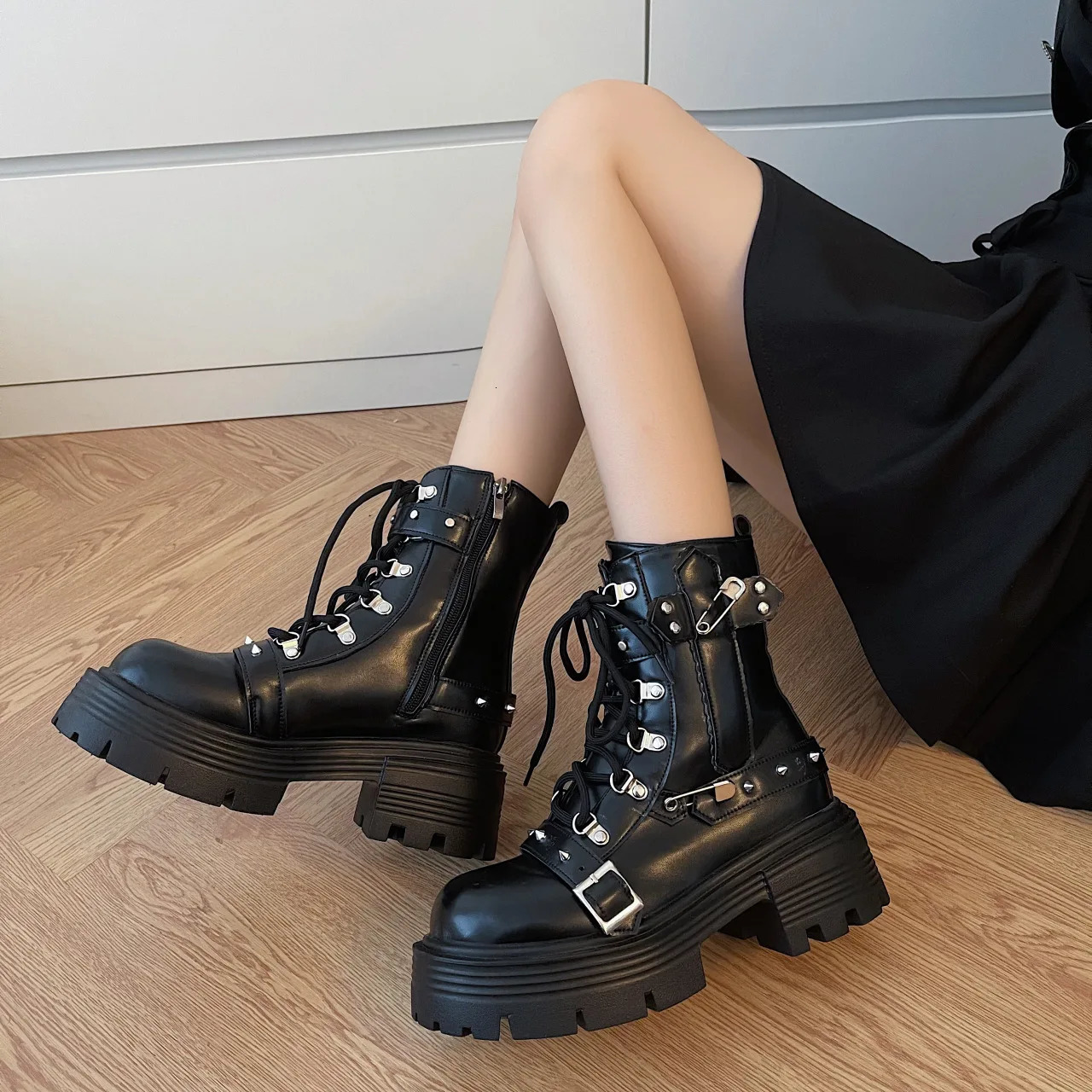 Womens Rivet Chain Short Boots Gothic Shoes Street Fashion Lady Rock Boots Metal Decor Punk Style Women Shoes 250418