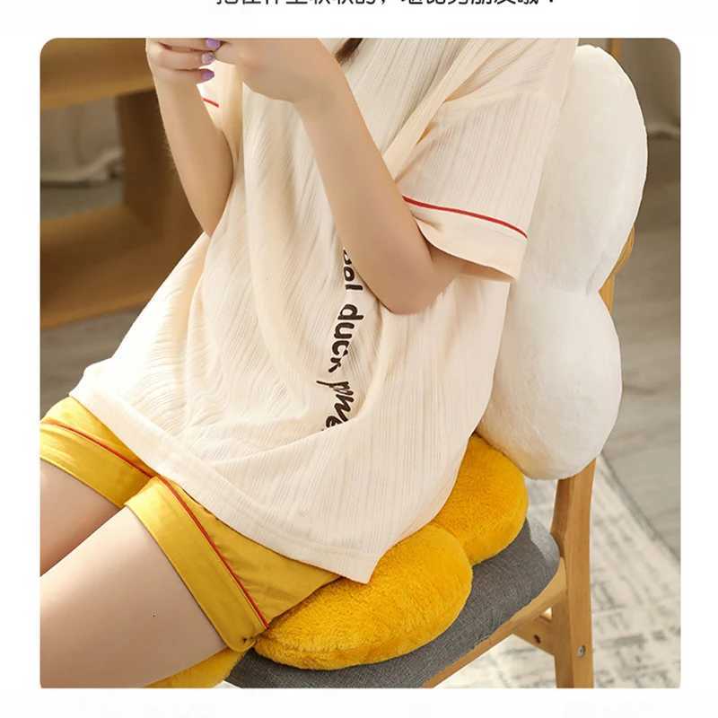 The Office Cushions Are Soft and Comfortable Sun Petal Throw s Chair Cushions and Tatami MATS on The Bedroom FloorM251119